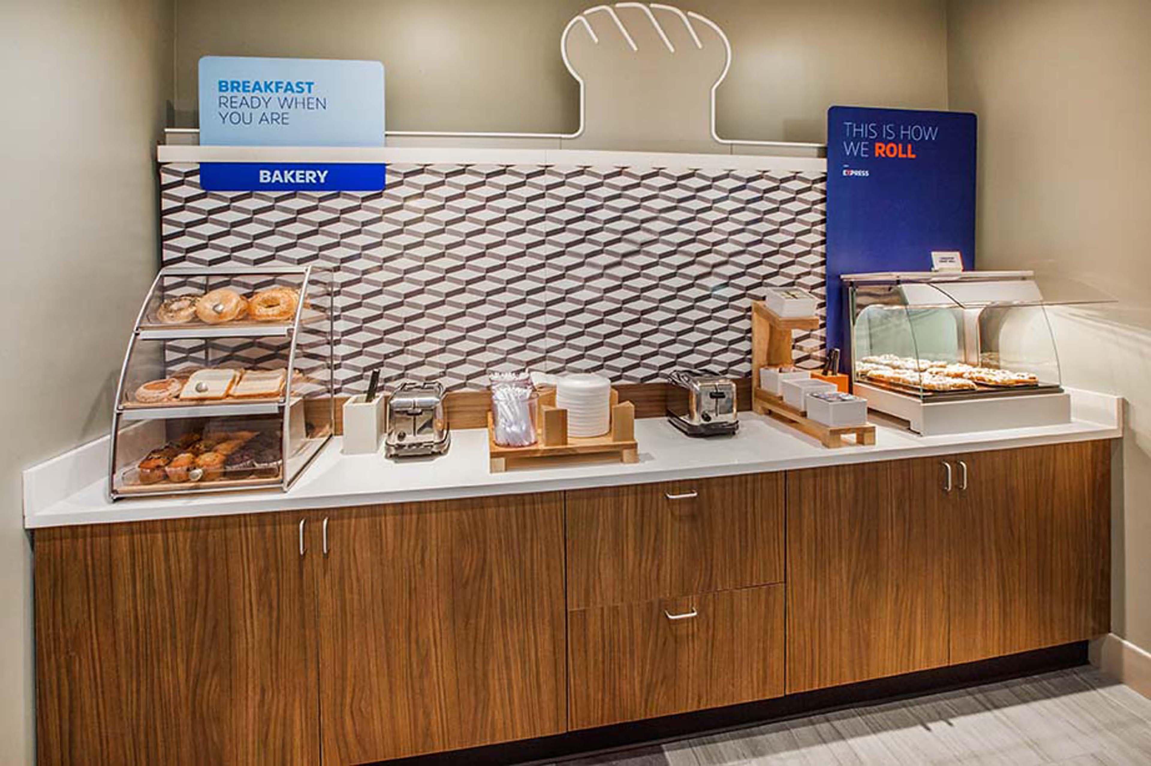 Holiday Inn Express Hotel & Suites Greenwood Buitenkant foto