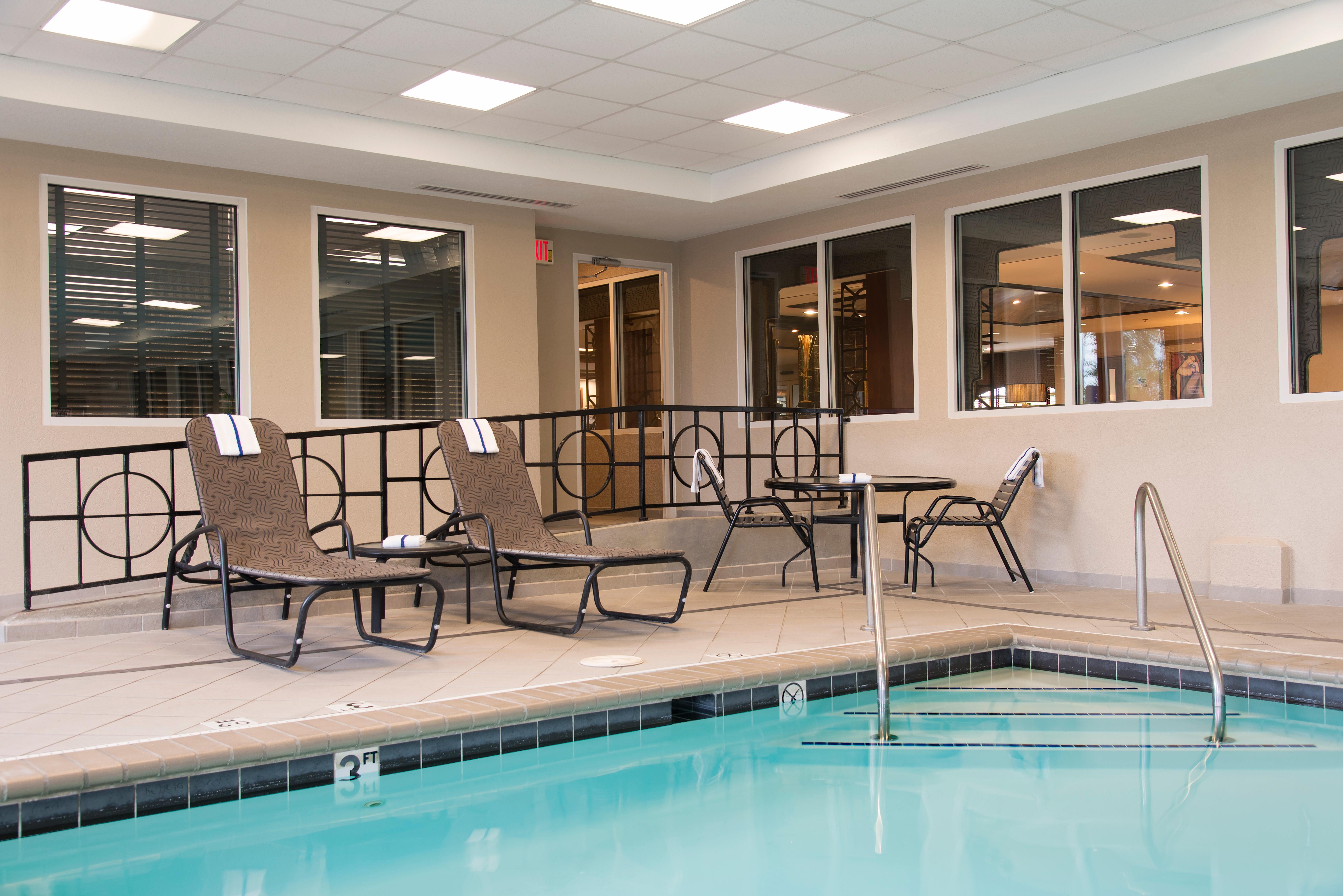 Holiday Inn Express Hotel & Suites Greenwood Buitenkant foto
