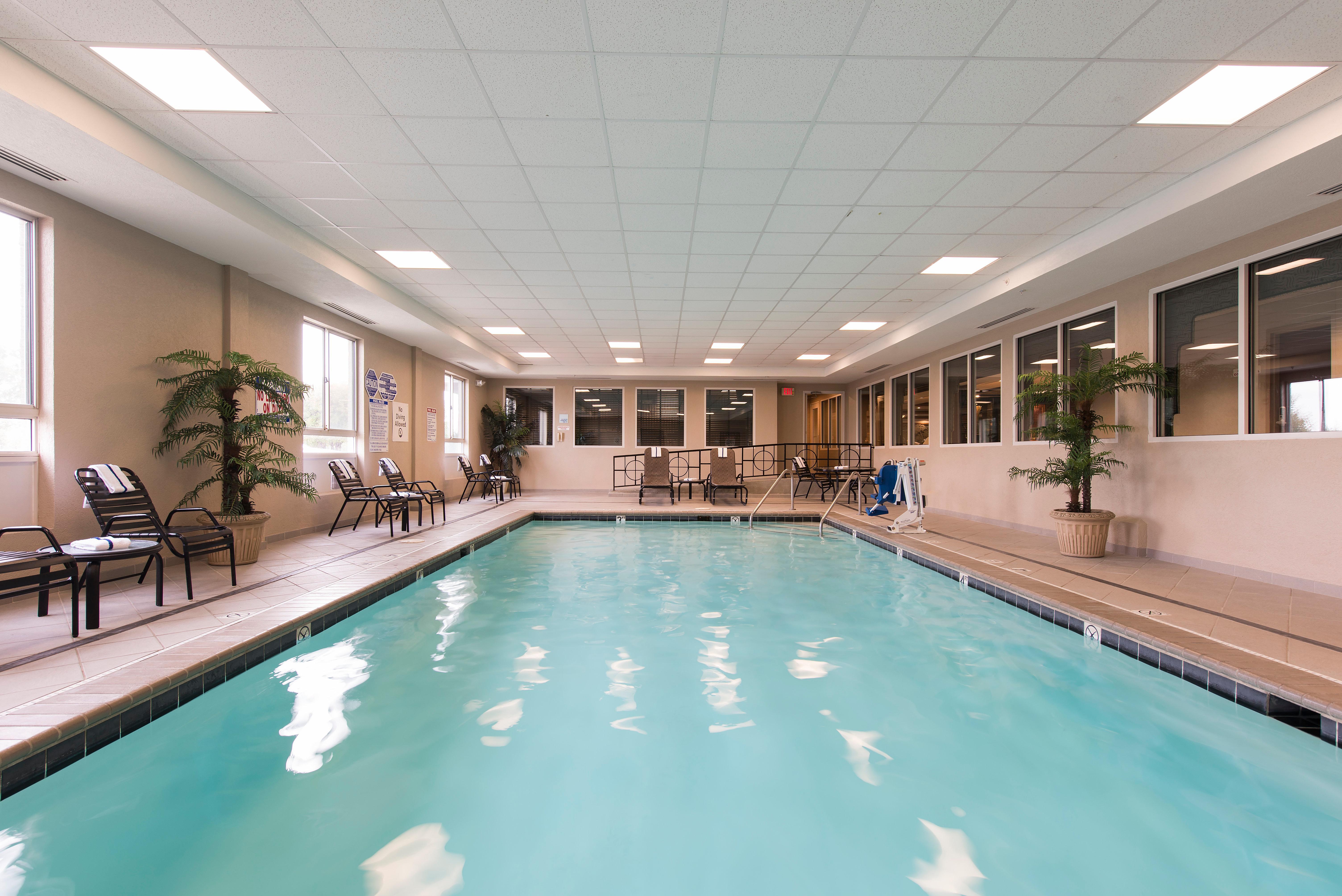 Holiday Inn Express Hotel & Suites Greenwood Buitenkant foto
