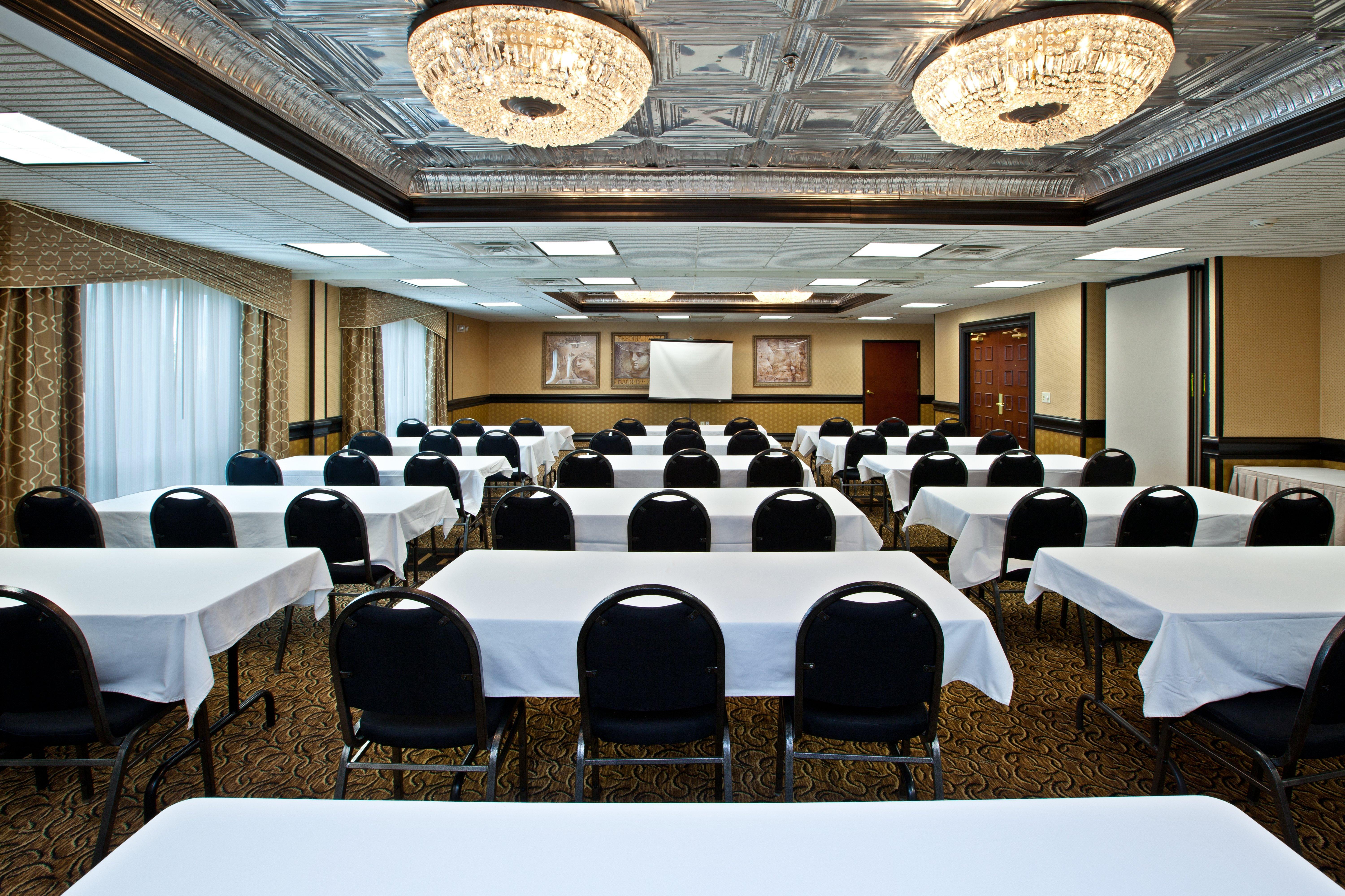 Holiday Inn Express Hotel & Suites Greenwood Buitenkant foto