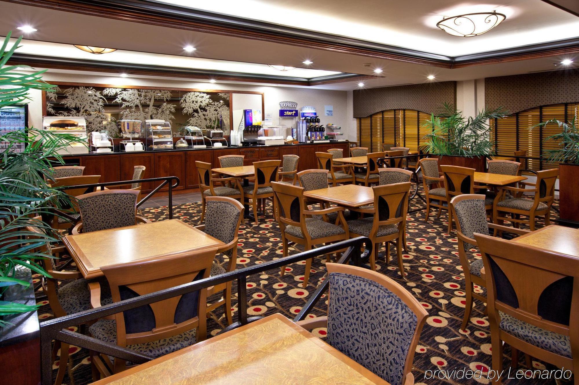Holiday Inn Express Hotel & Suites Greenwood Buitenkant foto
