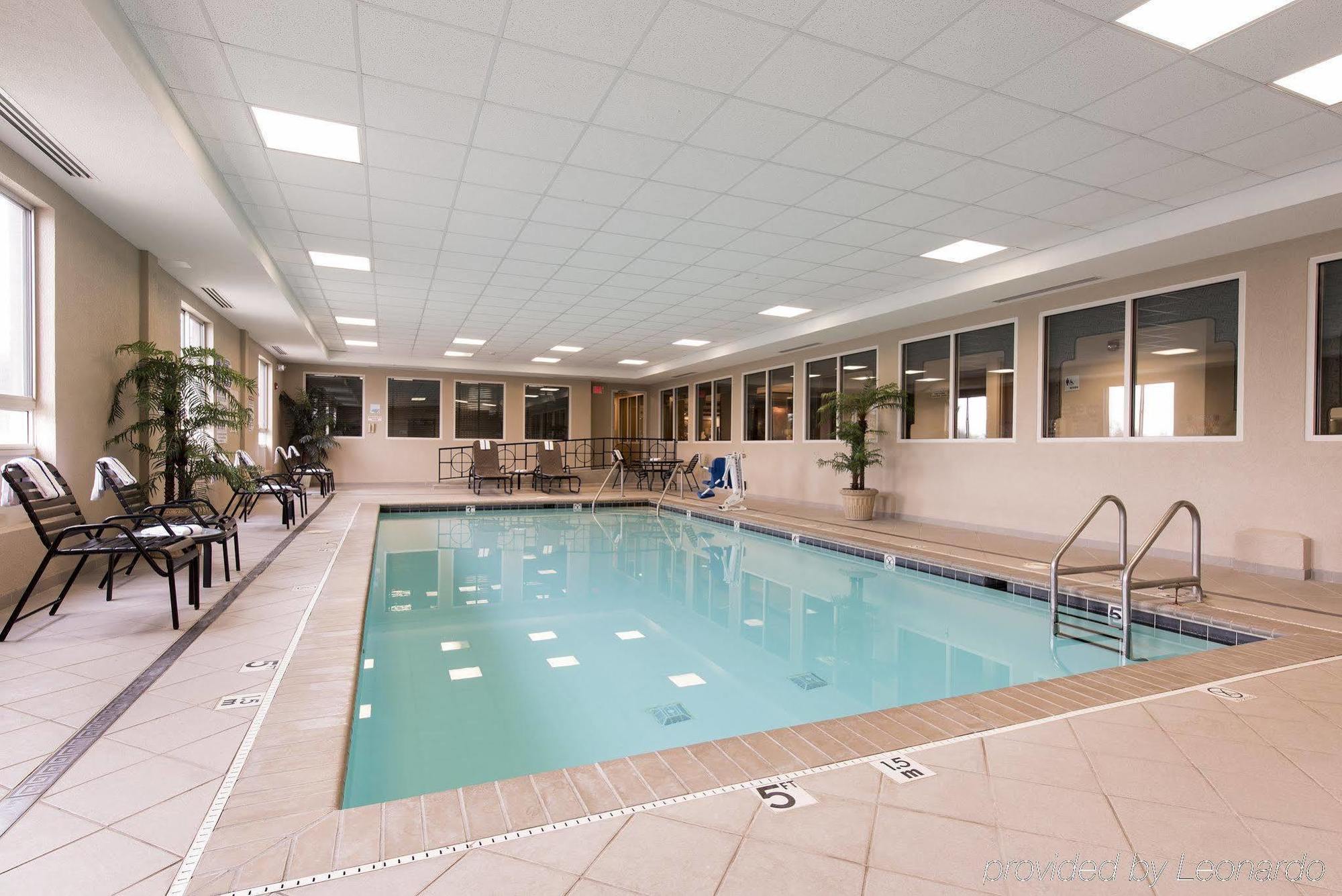 Holiday Inn Express Hotel & Suites Greenwood Buitenkant foto